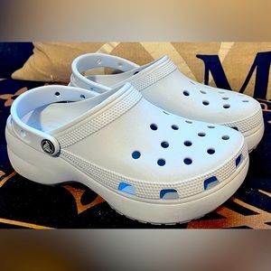 Women CROCS Sz 9 Platform